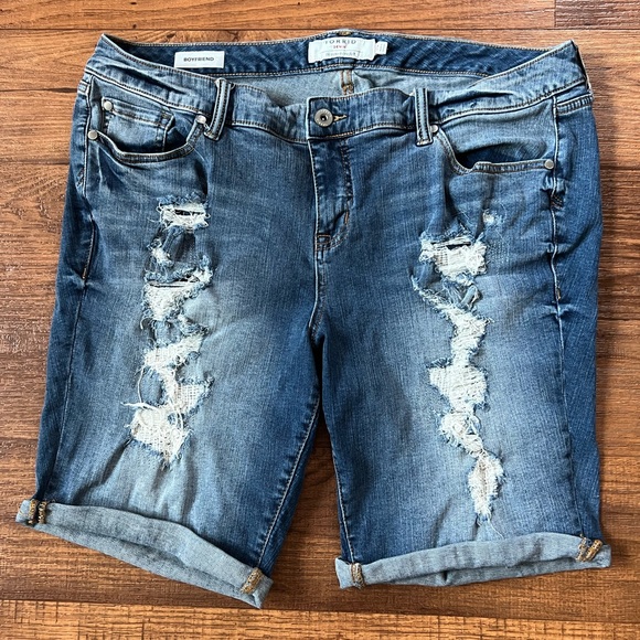 Torrid Boyfriend Denim shorts sz 20 - Picture 1 of 7